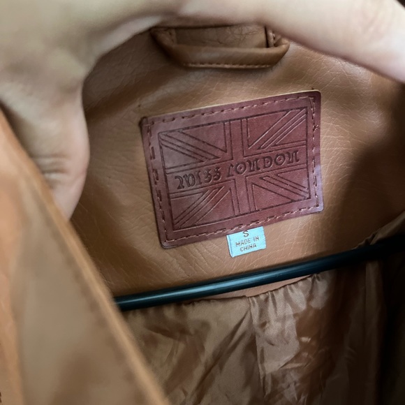 Clothes - Picture 2 of 3